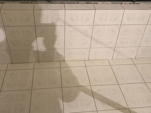 陽(yáng)臺(tái)瓷磚這樣貼對(duì)嗎 需要讓裝修公司返工嗎